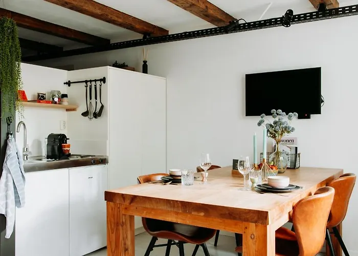 Pakhuis לינה וארוחת בוקר