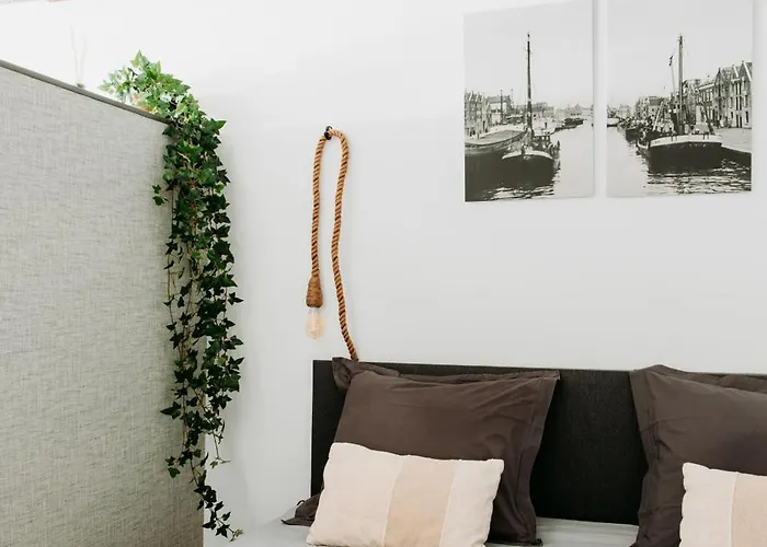 Pakhuis מאס-סלאוס