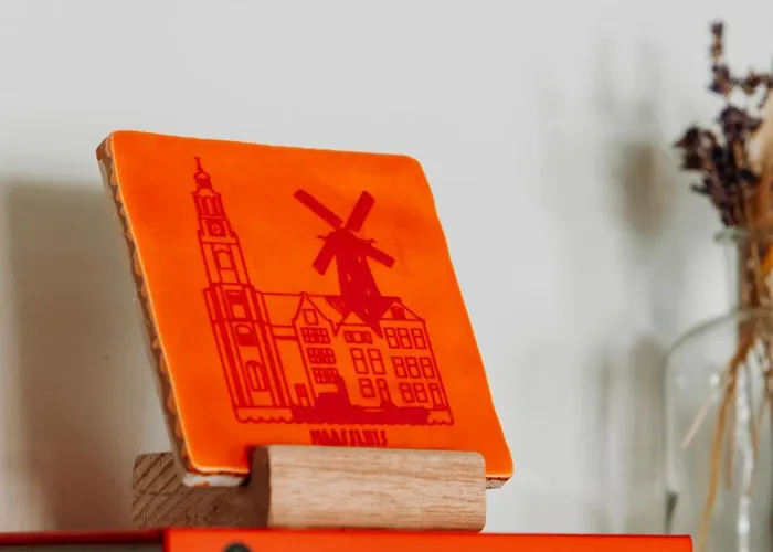 לינה וארוחת בוקר Pakhuis 3*