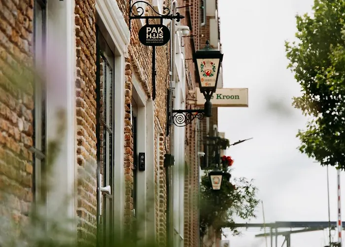 Pakhuis מאס-סלאוס